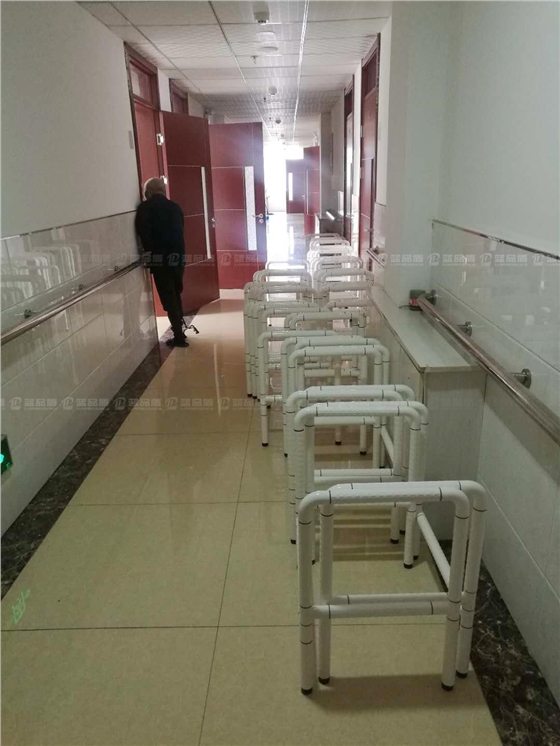 養(yǎng)老中心馬桶扶手2.jpg 養(yǎng)老中心馬桶扶手2.jpg