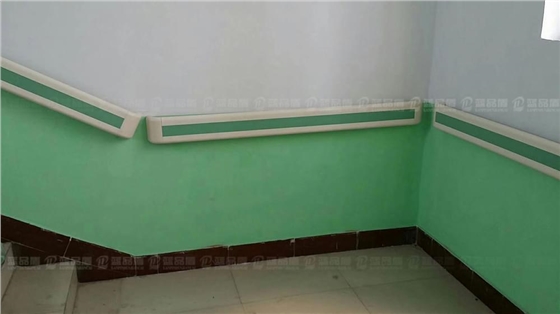 衛(wèi)生院走廊扶手.jpg 衛(wèi)生院走廊扶手.jpg