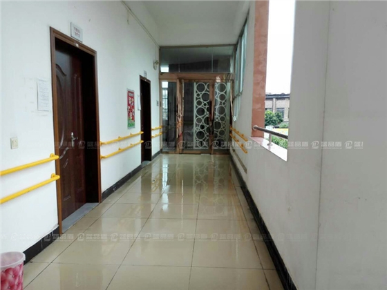 殘疾人學(xué)校走道扶手.jpg 殘疾人學(xué)校走道扶手.jpg