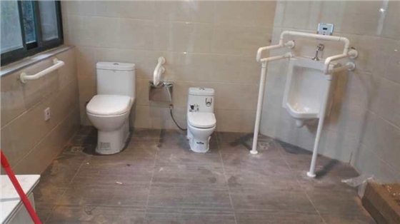 小便池無障礙扶手.jpg