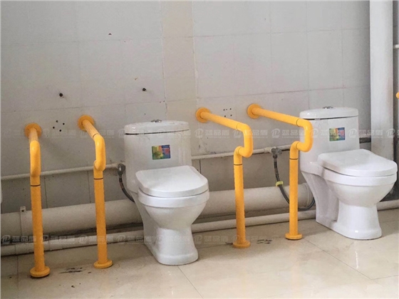 幼兒園衛(wèi)生間蹲坑小扶手.jpg 幼兒園衛(wèi)生間蹲坑小扶手.jpg