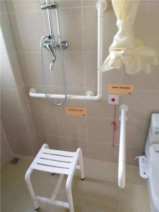 室內衛(wèi)生間無障礙扶手.jpg