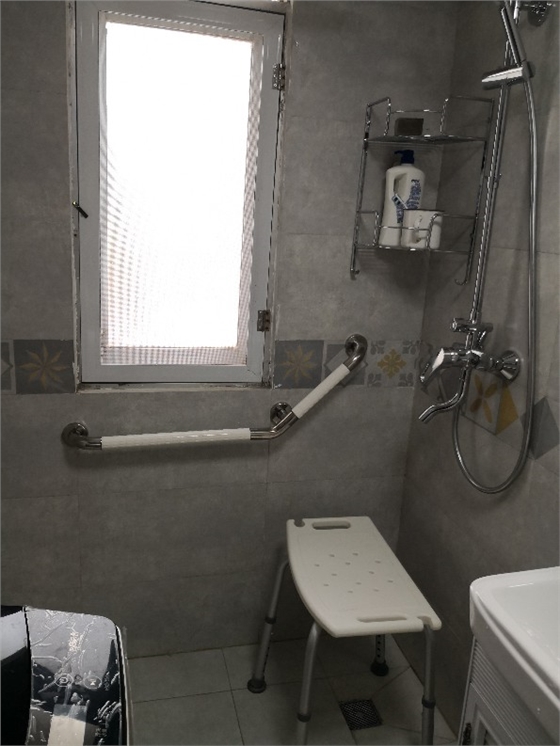 室內衛(wèi)生間無障礙扶手.jpg
