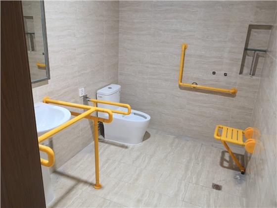 養(yǎng)老院老人坐便器無(wú)障礙扶手.jpg 養(yǎng)老院老人坐便器無(wú)障礙扶手.jpg