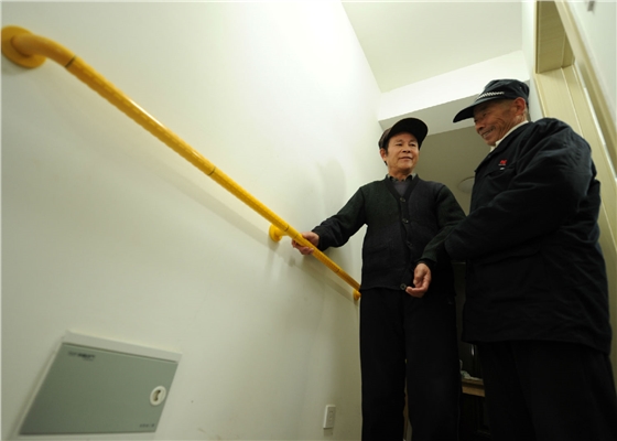 無障礙坡道扶手.jpg 無障礙坡道扶手.jpg