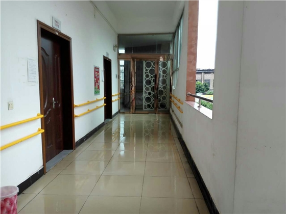 無障礙坡道扶手.jpg 無障礙坡道扶手.jpg