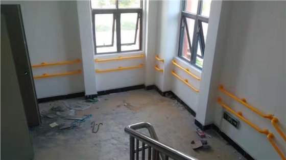 無障礙坡道扶手.jpg 無障礙坡道扶手.jpg