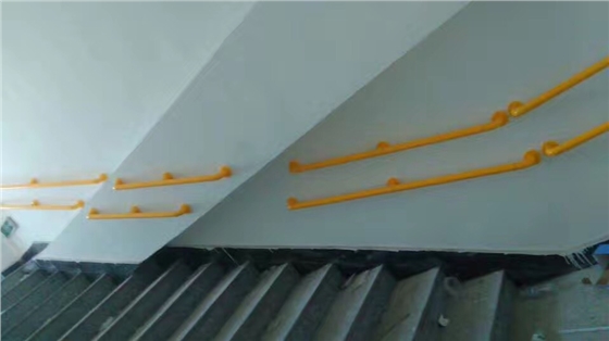 無障礙坡道扶手.jpg 無障礙坡道扶手.jpg