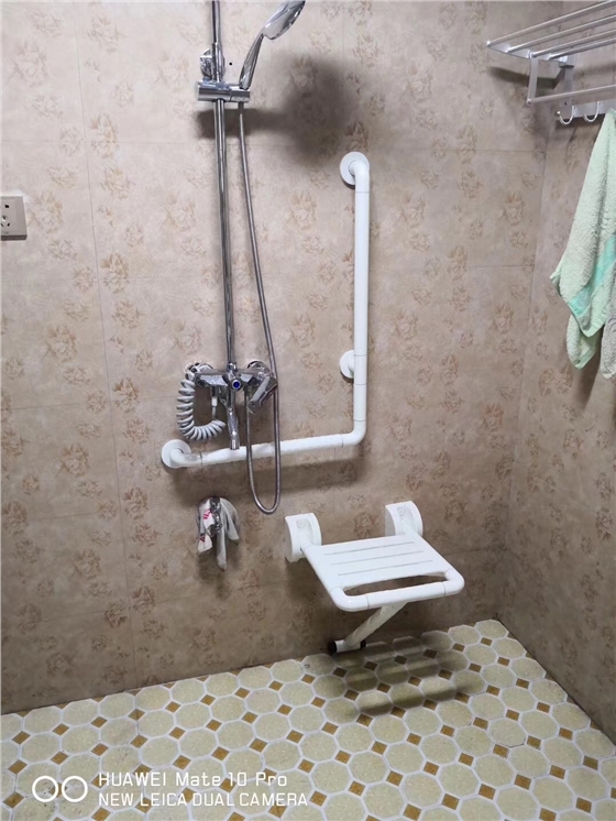 衛(wèi)浴間扶手.jpg 衛(wèi)浴間扶手.jpg