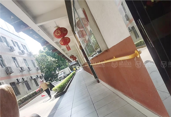 走道扶手.jpg