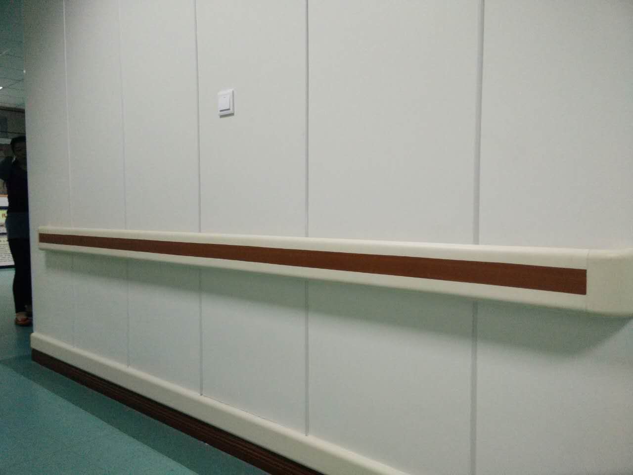 【貴州省】紅花崗養(yǎng)老院采用PT-140防撞扶手木紋色