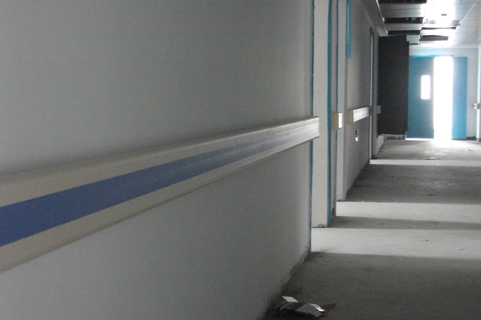 【浙江省】義烏市后宅社區(qū)衛(wèi)生服務(wù)中心里走廊扶手選的哪樣的呢？