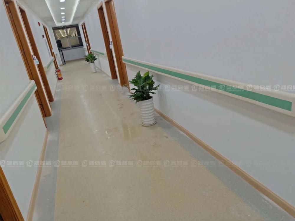 【廣西】南寧市橫縣人民醫(yī)院里的PVC扶手，這個顏色真的漂亮