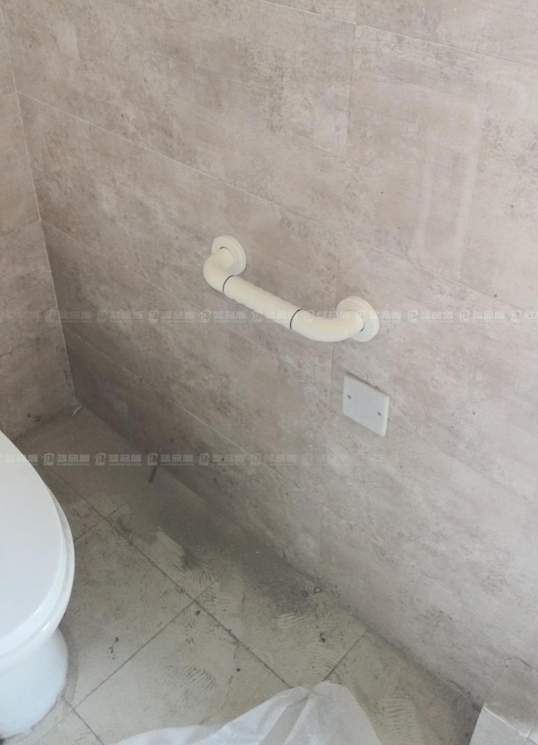 【哈爾濱】濱江痛風風濕病醫(yī)院已經(jīng)安裝的馬桶座便器扶手樣式