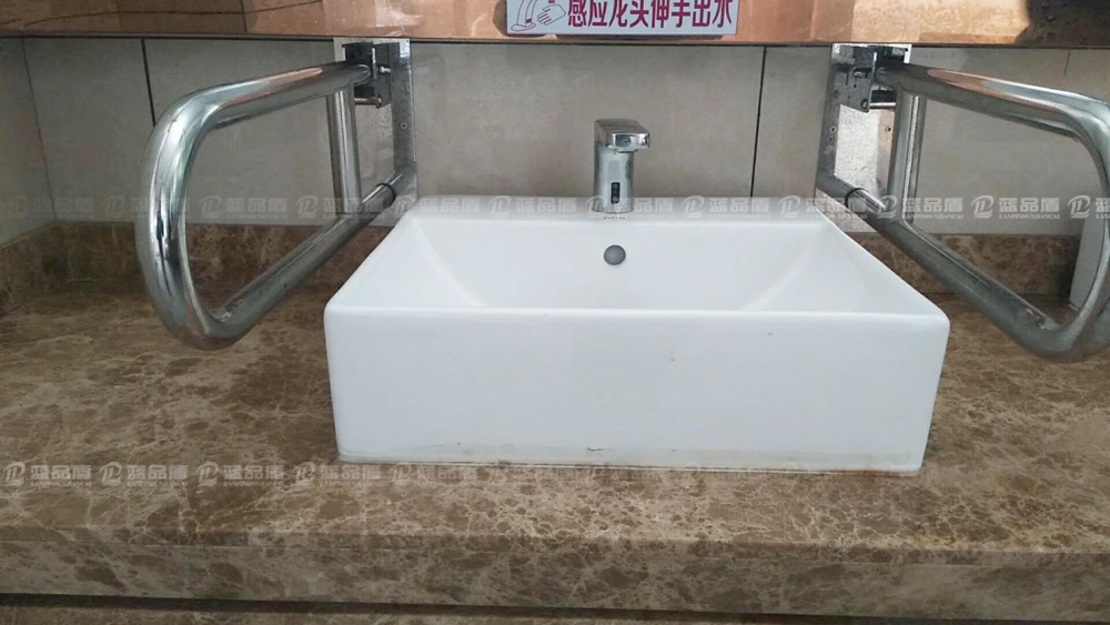 怎樣提高殘疾人使用廁所的安全感？這個客戶用不銹鋼扶手做到了