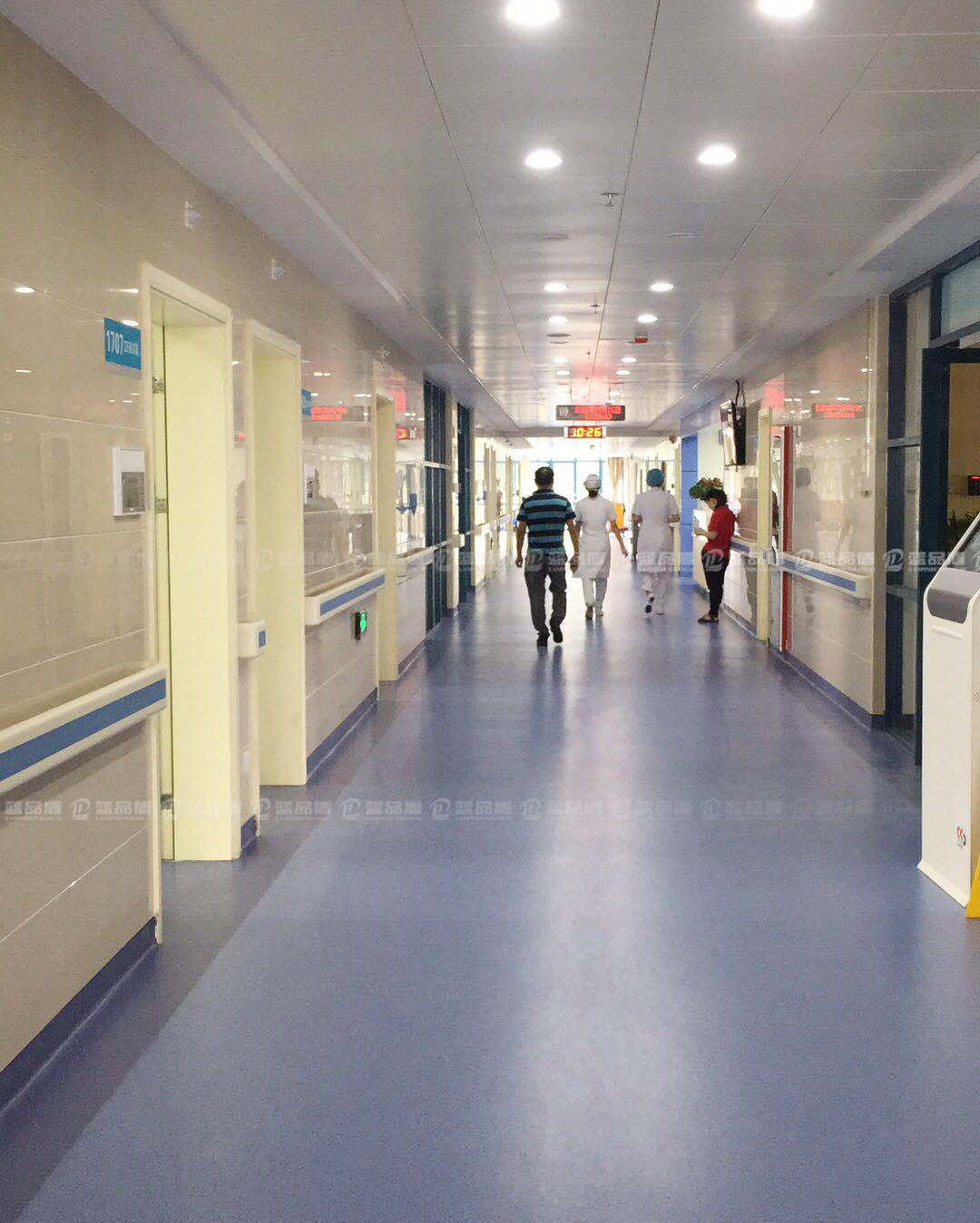 【安裝實(shí)例】深圳哪里有做醫(yī)院走廊扶手